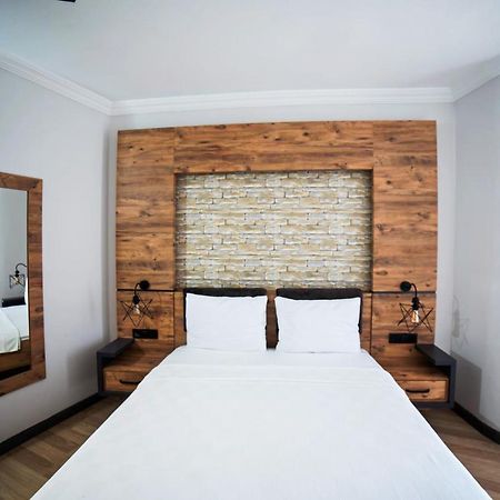 Imroz Adali'S Hotel ภายนอก รูปภาพ