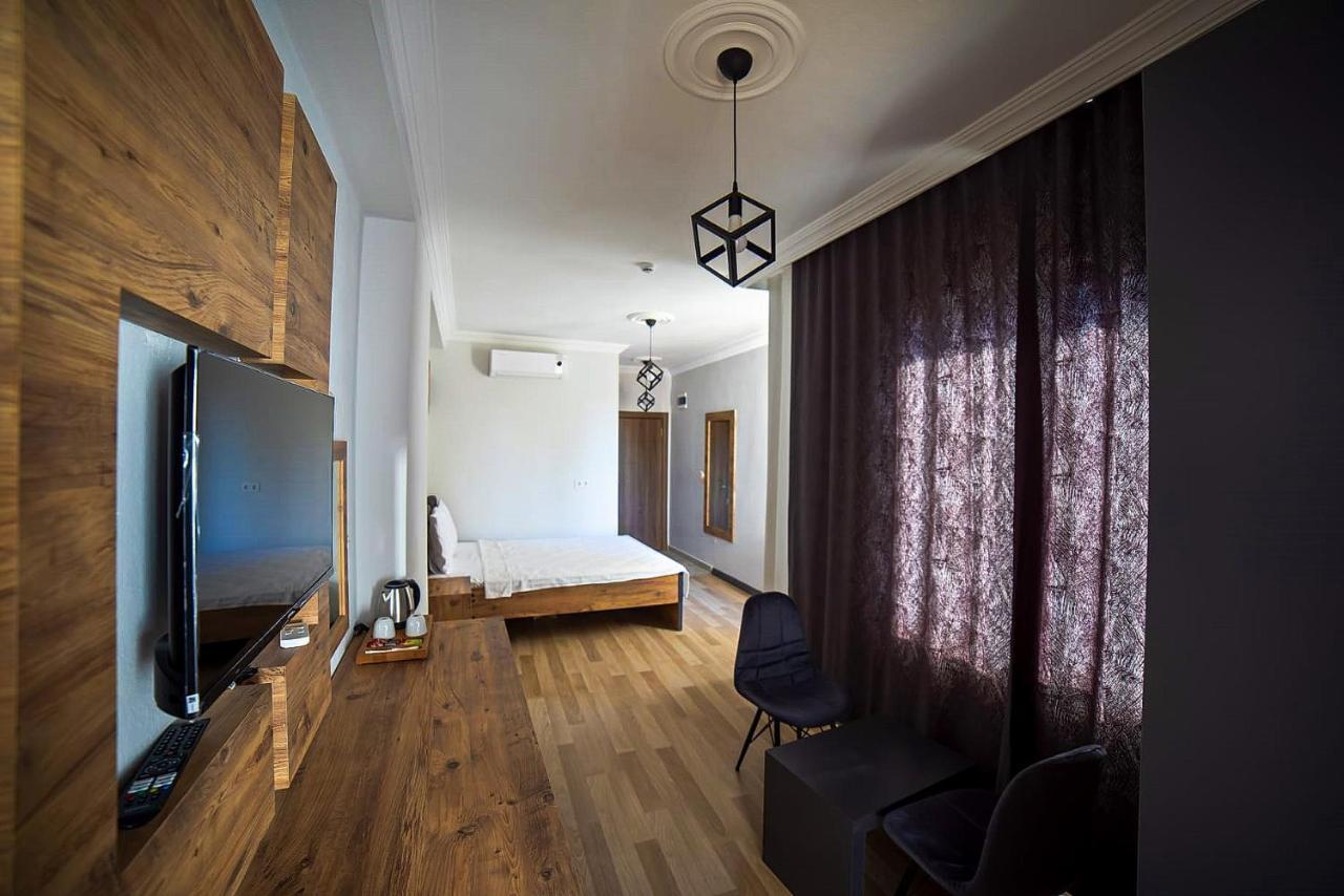 Imroz Adali'S Hotel ภายนอก รูปภาพ