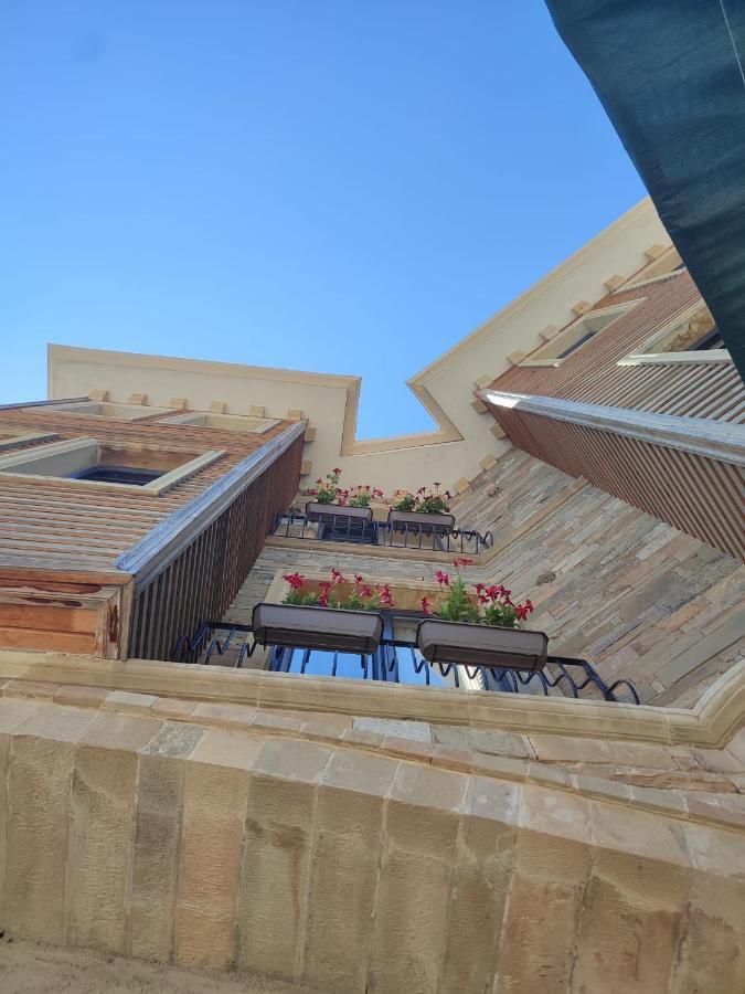 Imroz Adali'S Hotel ภายนอก รูปภาพ