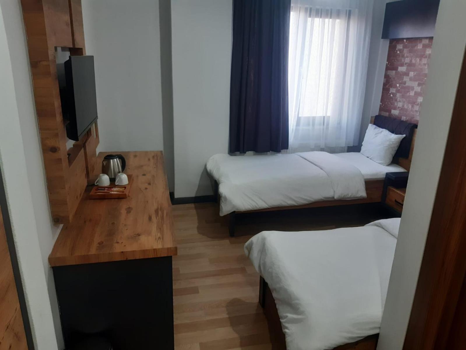 Imroz Adali'S Hotel ภายนอก รูปภาพ